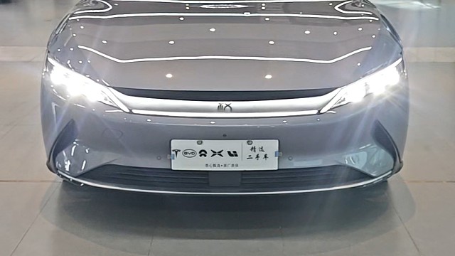 21年比亚迪汉ev 605km续航原版两面喷漆3.3万公里