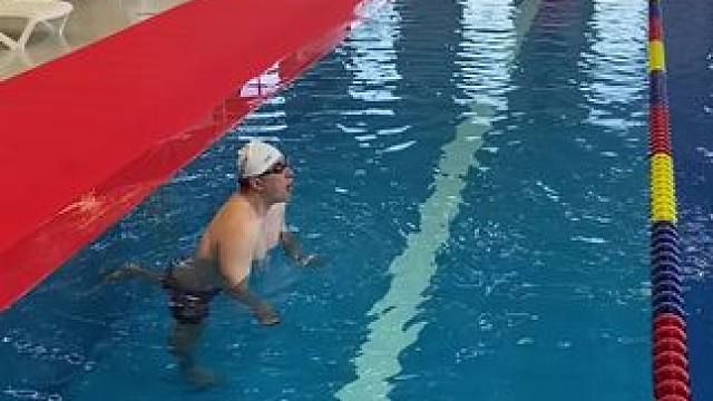 太吵太闹了，水下好安静，好好静静吧#游泳