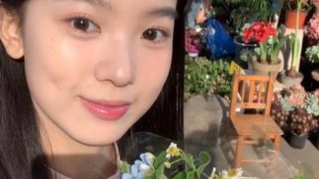 今天去逛花市#水光肌#兰蔻是我水光气垫#转场#你的眼睛比海辽阔