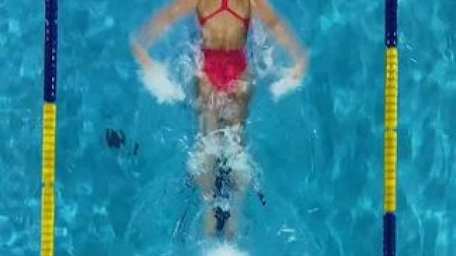 航拍视角欣赏蝶泳动作25米20秒游完算什么水平？ #蝶泳 #游泳训练 #游泳