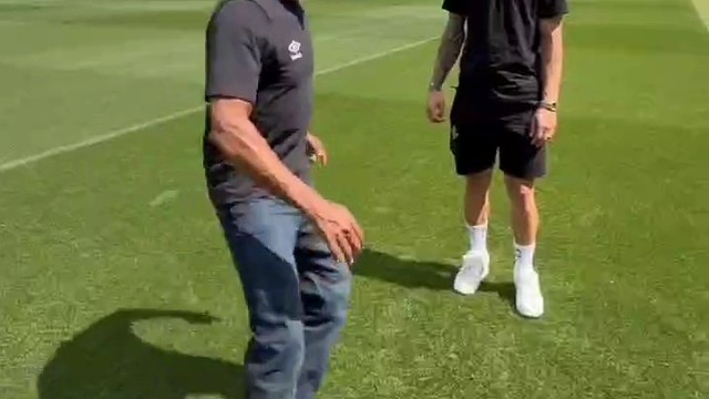 安东尼在罗马里奥面前秀转圈圈