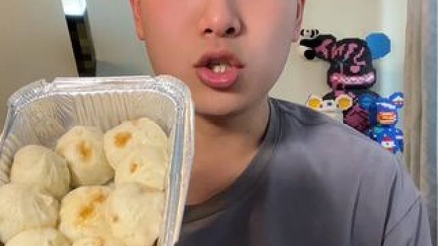 直接来俩#火鸡面 #炸鸡 #小笼包