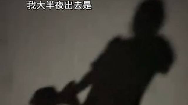 hi~你在干嘛？我大半夜出去丢垃圾啦，遇到一只可爱的小猫，嘿嘿嘿，没追上，被它跑啦～#声控 #报备 