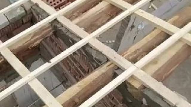 #施工现场实拍 #农村瓦房翻新改造 #农村小院 #屋顶瓦片效果图 #改装老房子全过程