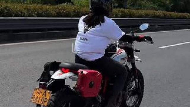 珍惜每一个能骑档车持手机给你拍摄的小伙伴
#杜卡迪 #宗申沙漠飞狐250x #杜卡迪沙漠雪撬 #摩托