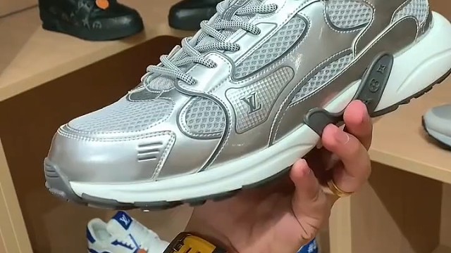 25新款️LV目前最帅的休闲运动鞋️Olympia 路易威登鞋 低帮运动鞋 休闲运动鞋推荐 慢跑