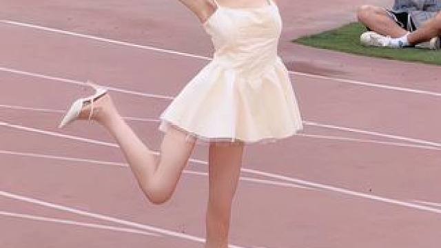 舞蹈生的暴汗开摇，u~like吗？快来一起夏日摇吧#夏日摇挑战#毛毛拜拜#转场#毕业季#舞蹈生