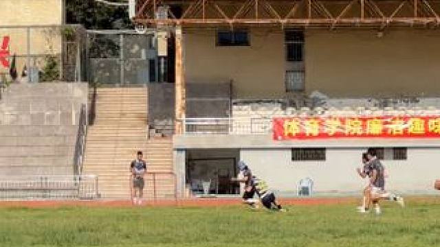 说到底还是腿软了，扑搂后反抢没成功#rugby #英式橄榄球