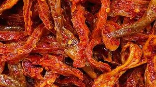 家人们，我不允许还有人没吃过这款魔芋鹿茸菇，香香辣辣的Q弹爽滑，好吃到嗦手指#好吃到停不下来 #追剧