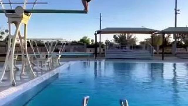 口香糖可以砸开椰子壳，这你敢相信吗#涨知识 #亲子互动 #趣味实验 #科学启蒙  #每天一个科普小知