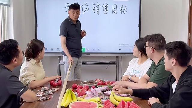 老板与员工斗智斗勇的一天