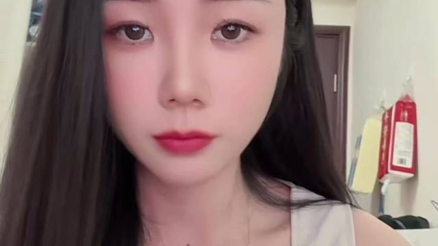 其实还瞒喜欢下雨的……
音乐调到最大…
独处的时候也是最解压的时候