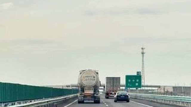 速度提不起来，开慢车道上去#高速堵车原因 #连霍高速 #创作灵感 #高速上为什么会有扎堆车流