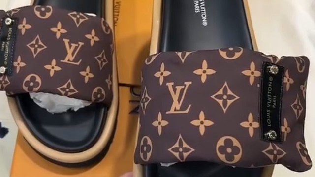 Louis Vuitton路易威登魔术贴仙女凉拖lv鞋子 上脚穿的拖鞋 好看的拖鞋 平底凉