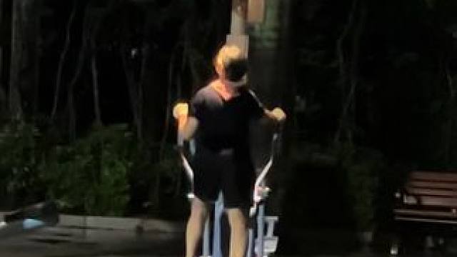 #不负青春不负自己加油 #运动天赋 #放下一天的疲惫 #瘦了40斤的我 #火星哥 激情的摇摆！！