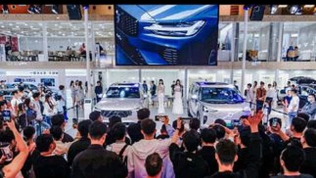 全青岛的人都出动了 今天最后一天，看车模，看表演，买优惠车#2025青岛车展 #青岛 #人山人海太热