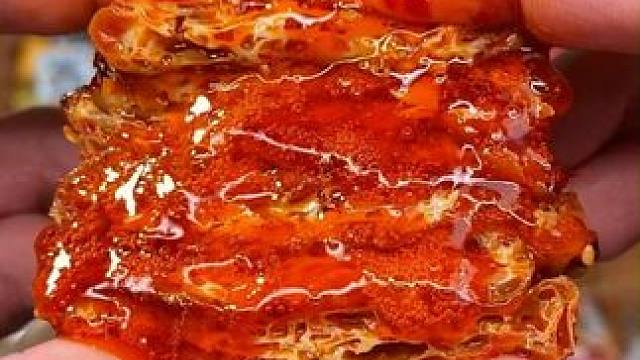 每一块都是优质大豆制做，吃起来香香辣辣脆脆的满口爆汁！#好吃到停不下来 #追剧小零食 #零食推荐