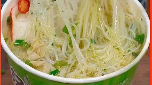 早餐宵夜不知道吃什么就试试这个鸡汤米线，开水一冲好吃又方便#速食美食