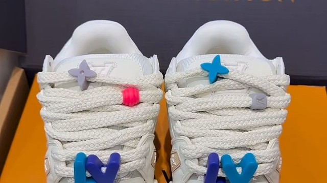 购物分享—louis vittion小胖丁开箱最顶得品，超漂亮购物分享 购物开箱 买鞋当然要开箱啦