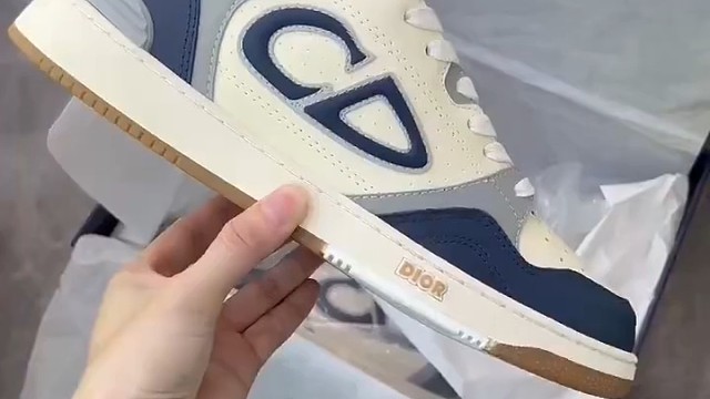25新款️Dior迪奥目前最帅气休闲鞋️高品质男鞋 厚底休闲鞋 潮鞋推荐 轻便舒适休闲鞋 时尚百