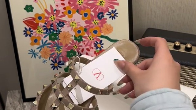 Valentino-出门就要穿舒适的鞋子华伦天驭valentino 华伦天伦 华伦天奴半拖   华伦