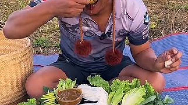 蔬菜拼盘咖喱炖肉筋 #美食 #泰国美食 #内容启发搜索 #户外美食