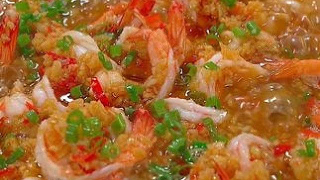 蒜蓉粉丝虾 孩子每次一回家，我都会给她做这个蒜蓉粉丝虾，虾肉鲜嫩弹牙，粉丝吸饱了汤汁，她说比虾还香#