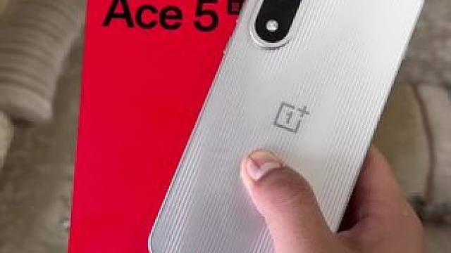 一加ace5至尊版这简约的镜头模组 还有这个背面顶级旗舰同款设计的纹路 这颜值质感太让人惊喜了 #一