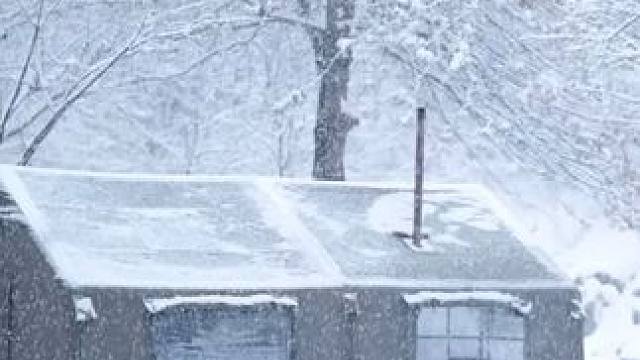 【无限露营】小姐姐暴雪豪华充气帐篷露营 #露营 #沉浸式体验