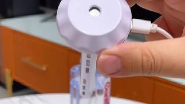 拧在水瓶上就能用的加湿器你见过嘛?小巧便槜很安静，出门带上也方便。#水瓶加温器#甜甜圈加湿器