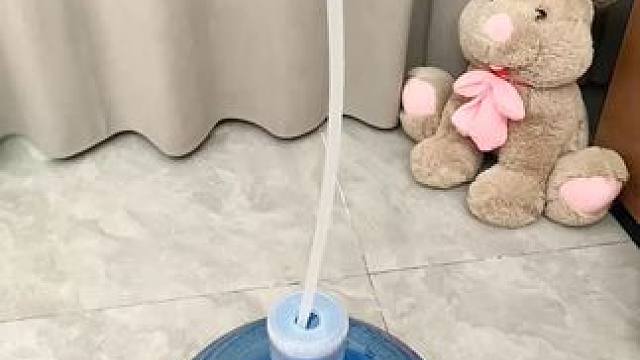 自带托盘抽水器 自带托盘抽水器再也不用手一直在那举着了，荣事达大品牌价格也不贵#小家电  #电动抽水