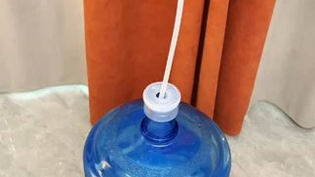 自带托盘抽水器 自带托盘抽水器再也不用手一直在那举着了，荣事达大品牌价格也不贵#小家电  #电动抽水