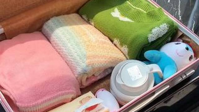 折叠烧水壶 折叠烧水壶 酒店的水壶不干净不卫生？试试这款折叠水壶，小巧便携，放在包包行李箱不占空间。