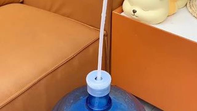 自带托盘抽水器 自带托盘抽水器再也不用手一直在那举着了，荣事达大品牌价格也不贵#小家电  #电动抽水