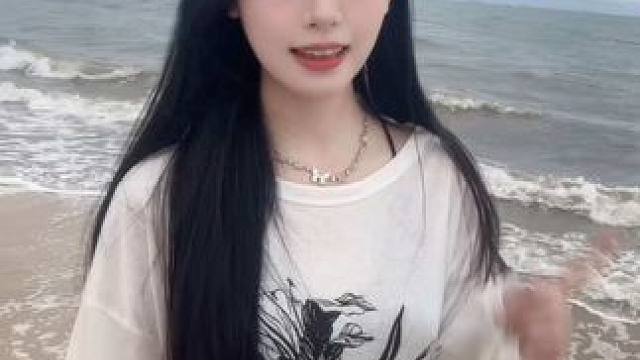 夏天必须看海呀#甜甜的手势舞  #甜妹