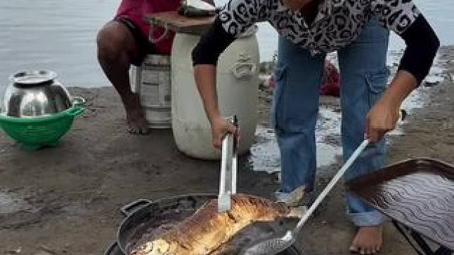 东南亚炸鱼姐来了 #原始生活 #大山里的美食 #野外生活纪录片 #乡村野味 #户外烹饪