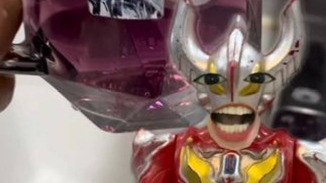 奥特曼喝水的杯子怎么变颜色了#儿童奥特曼玩具 #奥特曼 #儿童玩具