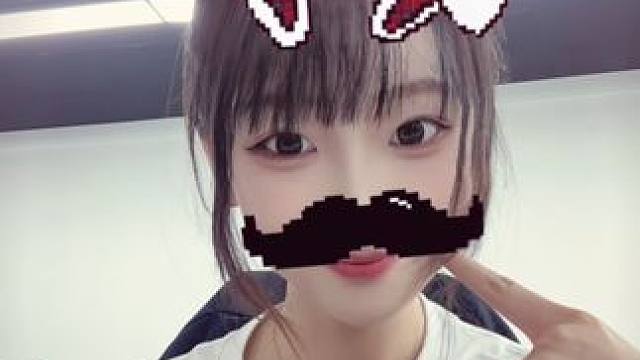 并不是每个女生都想变可爱＞＜ #甜甜的手势舞 #好看特效