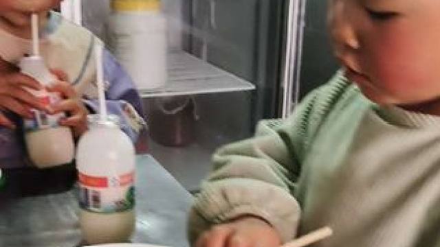 今天带双双吃好吃的。#农村娃