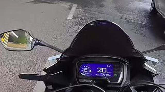 #本田cbr400r 虽然重但是稳啊#摩托车 #爱机车爱生活