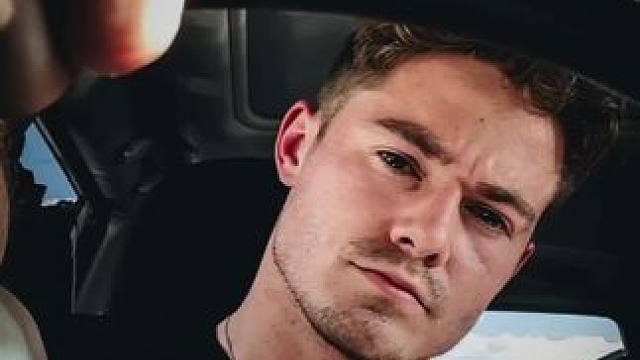 车内创意自拍技巧分享 #创作者广告分成计划 #种草 #创作者伙伴计划 #拍照姿势 #创意拍摄