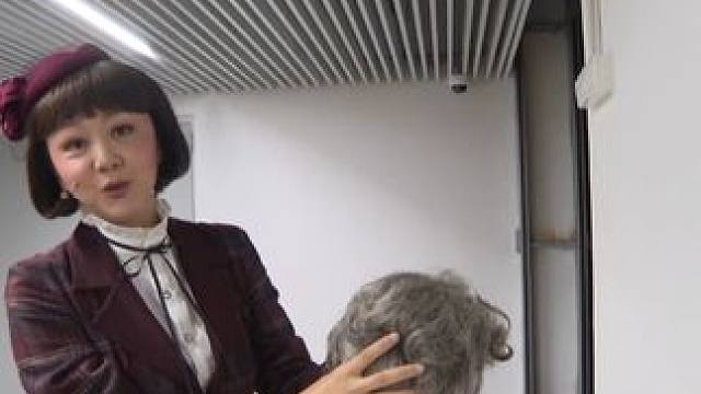 为了将王淑贞院长的人生轨迹浓缩到舞台上，主创团队花了大量时间打磨，把宏大叙事落在每个细节之处。王淑贞