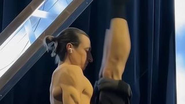 瑜伽让我们学会与另一个自己相处 #瑜伽体式分享 #柔韧性 #我的瑜伽日记 #瑜伽打卡 #手倒立