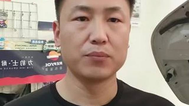 汽车换电瓶选什么品牌更耐用?修理工手把手教你选! #欧司朗蓄电池 #车辆趴窝 #车辆启动困难#电瓶亏