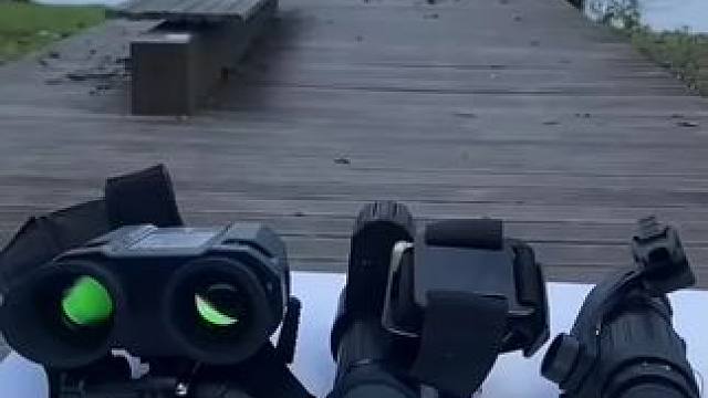 哪个夜视效果好，不用我说了吧~ #望远镜 #玩个很新的东西