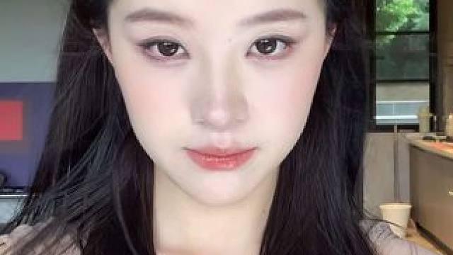 三分像她，已是绝色...超详细菲系妆容画法！直接大换头！#妆教 #菲系妆容 #刘亦菲仿妆 #唯资眼影