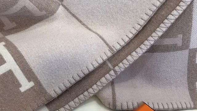 Hermes粉色拖鞋家人们！！谁能拒绝这双让我疯狂心动的梦中情拖啊！！最近真的被爱马仕Oran粉