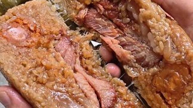 老菜市里的龙珠大肉粽！才是成都老辈子的初夏下午茶！ #你家端午吃甜粽还是咸粽 #原来粽子还能这么包 