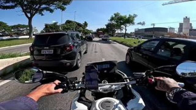 在国内  摩友摔一下能这样走了算了嘛 #机车 #操作有风险请勿模仿