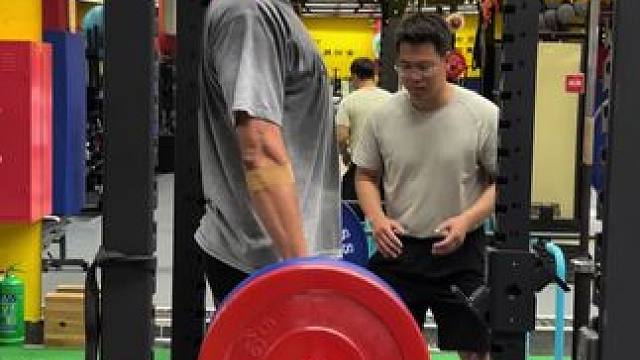 比起赛场 更艰辛的是面对每一天的训练 想要站在赛场上你要面对每一天艰辛的训练~你要先不停的战胜自己~